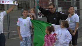 جزائريون قطعوا آلاف الكيلومترات لرفع معنويات الخضر قبل المونديال