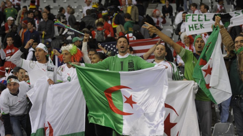 إدارة تشاكر تشرع الثلاثاء في بيع 30 ألف تذكرة لمباراة سلوفينيا