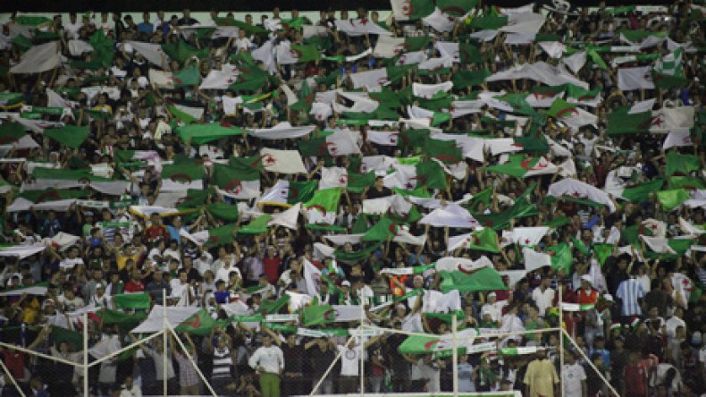 إجتماع بين وزارتي النقل والشباب والرياضة لتنظيم تنقل الأنصار إلى واغادوغو