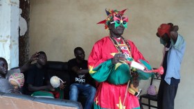 مرحبا بالجزائريين في واغادوغو فإن بها ملعبا لا يموت فيه أحد