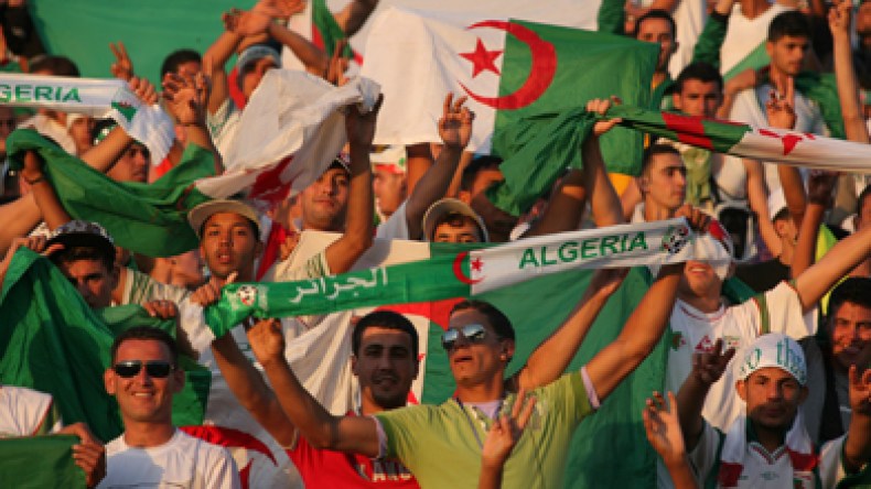 الشارع الجزائري متفائل ويعتبر اللقاء ضد زامبيا فاصلا للتأهّل إلى المونديال