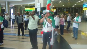 الأنصار‮ ‬الجزائريون‮ ‬يصنعون‮ ‬الحدث‮ ‬ويثيرون‮ ‬فضول‮ ‬باقي‮ ‬الجنسيات