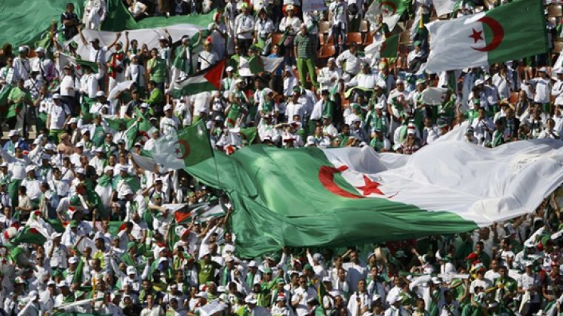 بوتفليقة أقام “جسرا جويا”..وبانغو “رقص” مع اللاعبين “