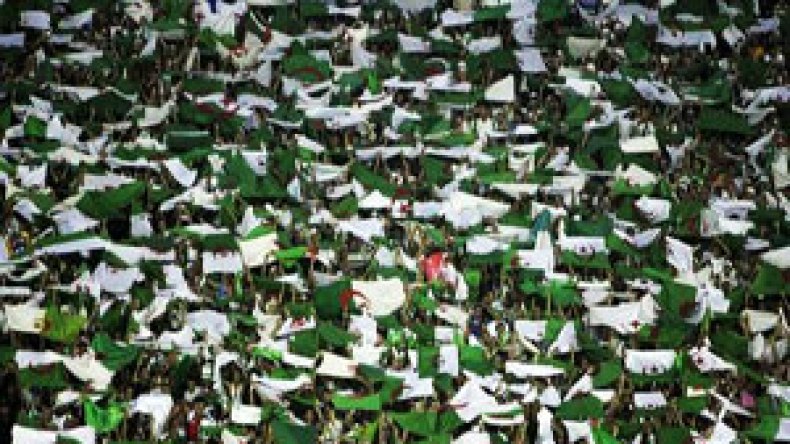 أنصار الخضر غاضبون، يهددون و”الصدقة” لجمع ألف دينار