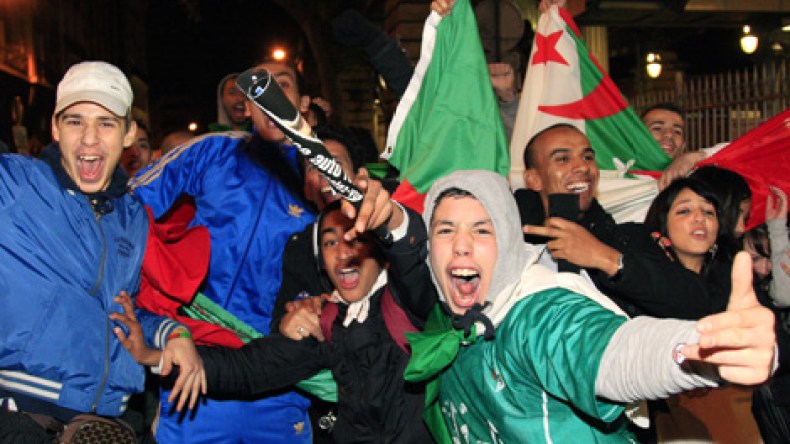 الجزائريون يضبطون برنامجهم الصيفي مع مونديال 2014