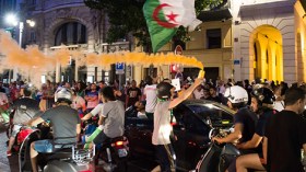 القضاء الفرنسي يقرّ بحرية الجزائريين في الاحتفال بعلم الشهداء