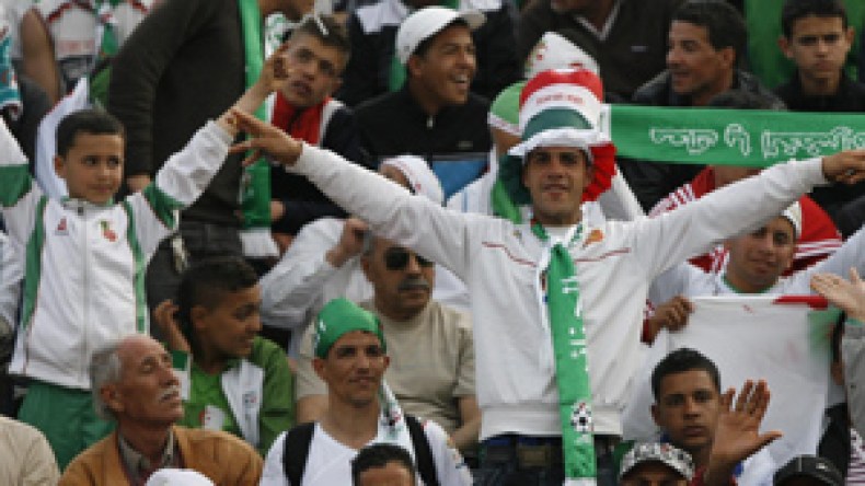 اللاعبون‭ ‬أخذوا‭ ‬10‭ ‬آلاف‭ ‬أورو‭ ‬والأنصار‭ ‬أخذوا‭ ‬الضرب‭ ‬والتبهديل