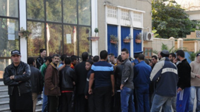 أنصار  النصرية  يطالبون  رئيسهم  ببيع  أسهم  الشركة  أو  الاستقالة