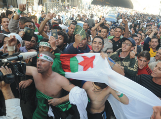 Near to a million of fans demand tickets to â€œinvadeâ€ Al Marikh stadium in Khartoum