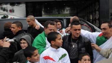 Algerian fans celebrate the Greens in Crans- Montana