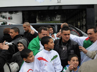 Algerian fans celebrate the Greens in Crans- Montana