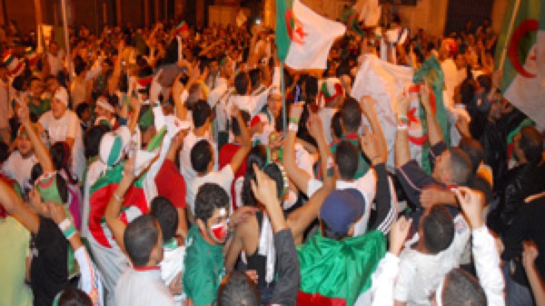 سماسرة خليجيون ألهبوا أسعار الإقامة في لواندا و3 آلاف مناصر مهدّد بالإقصاء