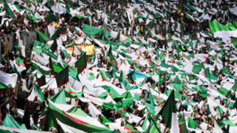 سفير الجزائر بأنغولا يحذر من إرسال عدد كبير من الجماهير إلى “الكان”