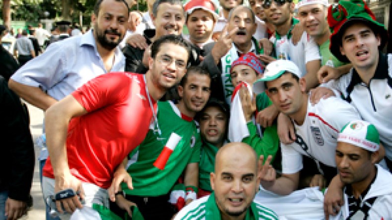 السلطات الجزائرية تضمن نقل أنصار الخضر إلى الخرطوم