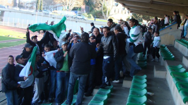 المغتربون يغزون معسكر الخضر..و “وان تو ثري” تهز الجنوب الفرنسي