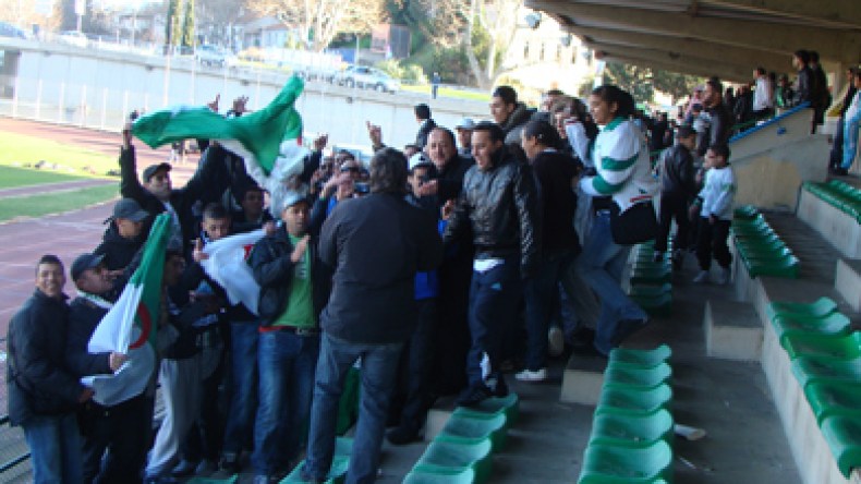 المغتربون يغزون معسكر الخضر..و “وان تو ثري” تهز الجنوب الفرنسي