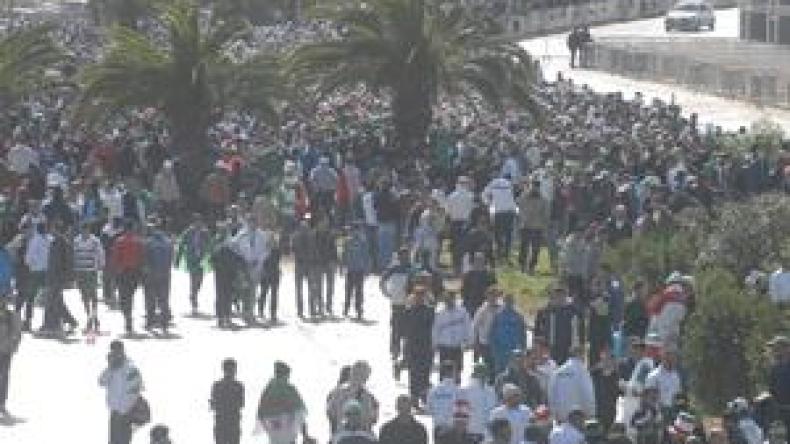 مقتل‮ ‬مناصر‮ ‬بعد‮ ‬تعرّضه‮ ‬لطعنات‮ ‬خنجر‮ ‬في‮ ‬مقابلة‮ ‬الخضر‮ ‬مع‮ ‬صربيا