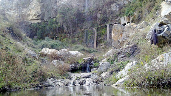 منبع الزوابق.. محج شباب ميلة هروبا من حرارة الصيف