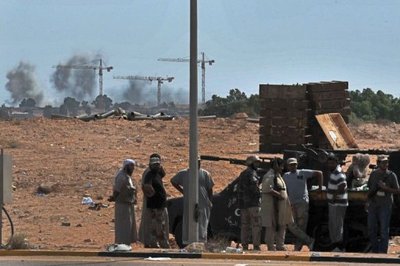 Libye: l'assaut sur Syrte suspendu pendant des frappes de l'Otan