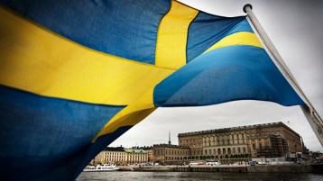 بين لغة العرب ولغة السُّوَيْد