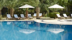 أسعار المسابح تصل إلى مليوني سنتيم في اليوم بالفنادق الفخمة