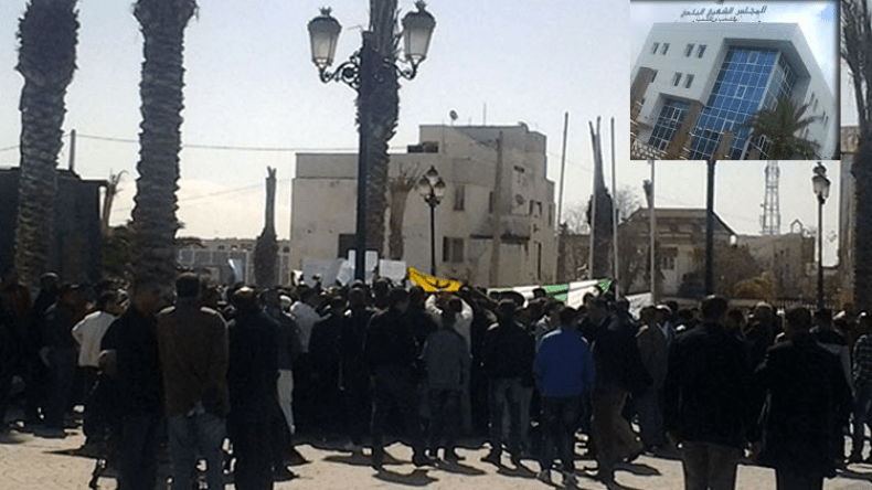 مستفيدون من عقود الامتياز الفلاحي يغلقون دائرة بابار بخنشلة