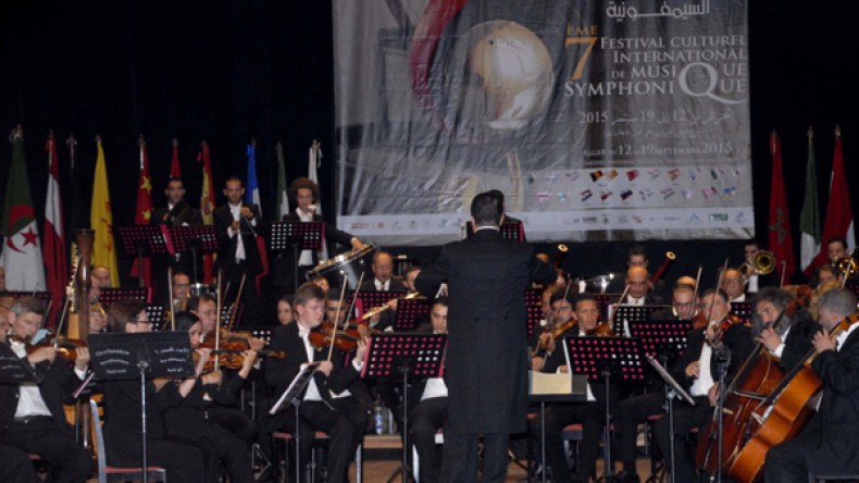 نوتات كلاسيكية أوروبية وإفريقية تعزف في سماء جزائرية