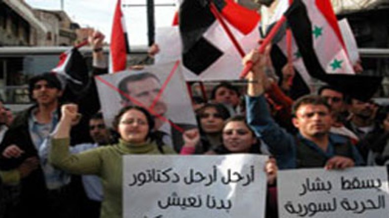 السوريون يزلزلون عرين الأسد ويدشنون ثورتهم بـ120 شهيد