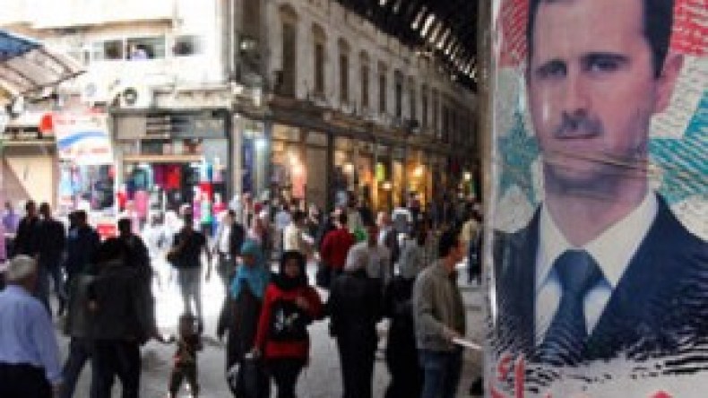 الجالية السورية بالجزائر تتظاهر ضد نظام الأسد