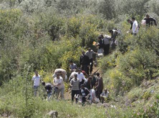 Syrian community in Algeria demonstrates against Assadâ€™s regime