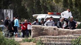Syria crisis: Deadly cross-border shelling hits Lebanon