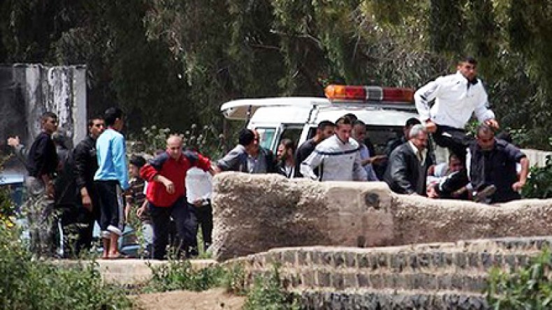 Syria crisis: Deadly cross-border shelling hits Lebanon