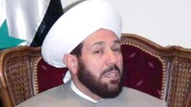 مفتي‭ ‬سوريا‭ ‬ينزل‭ ‬للمعتقلات‭ ‬ويحقق‭ ‬مع‭ ‬المنشقين‭ ‬شخصيا