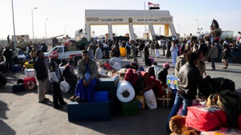 مئات السوريين عالقون على الحدود المصرية الليبية في ظروف مزرية