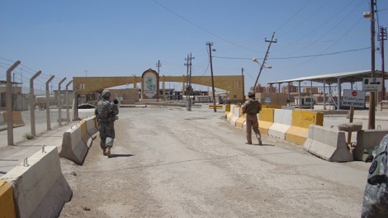 العراق يعيد فتح منافذه الحدودية المغلقة مع سوريا الاثنين