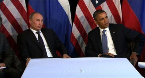 L'ONU discute du sort de sa mission en Syrie, pilonnage de villes rebelles