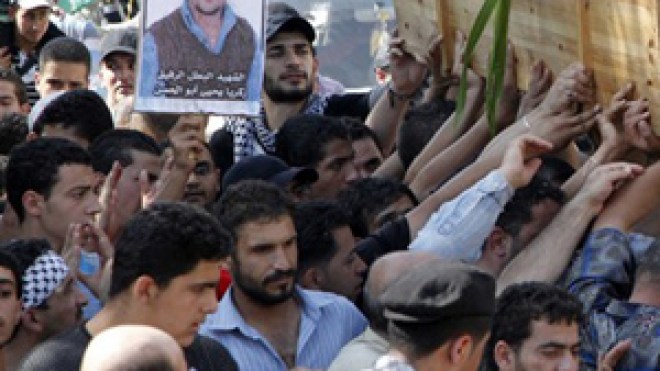 نظام‭ ‬الأسد‭ ‬لن‭ ‬يكون‭ ‬قادرا‭ ‬على‭ ‬دفع‭ ‬200‭ ‬دولار‭ ‬يوميا‭ ‬للشبيحة‭ ‬ولن‭ ‬يمنع‭ ‬صلاة‭ ‬التراويح
