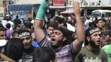 Syrie: manifestations nocturnes, quadrillage militaire autour de Damas