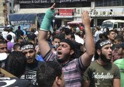 Syrie: manifestations nocturnes, quadrillage militaire autour de Damas