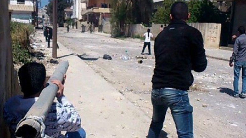 Syria: Renewed clashes as UN monitors due