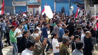 Syrie: des dizaines de milliers de manifestants, trois morts