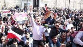 Des milliers de Syriens dans la rue, manifestants blessés à Deraa (ONG)