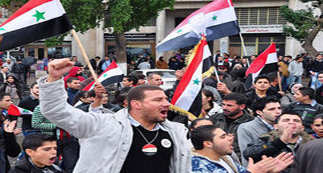Syrie: des milliers de manifestants pour armer l'opposition