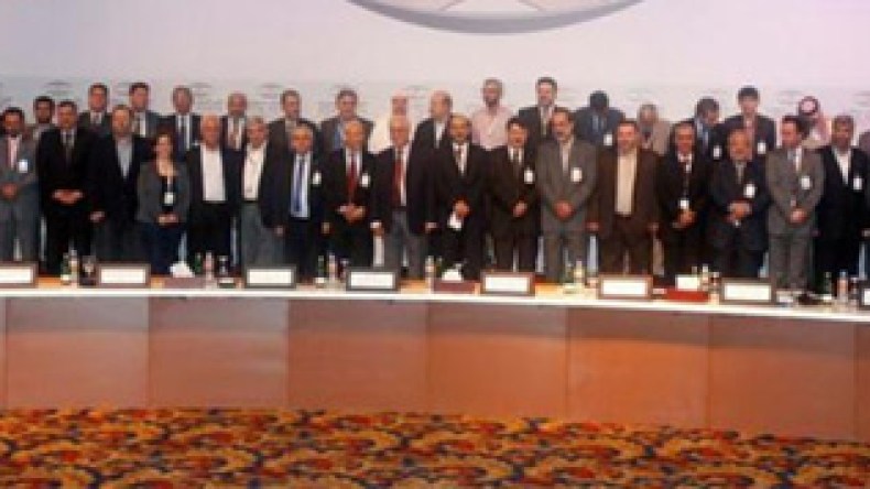 المعارضة السورية تبحث بأسطنبول مسألة مشاركتها في مؤتمر “جنيف 2”