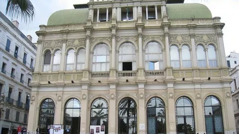 أزمة في المسرح الوطني تصل إلى القضاء بسبب عقد عمل