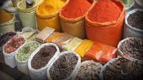 مواد مجهولة تخلط بالتوابل لتسميم المواطنين بسوق السّمار