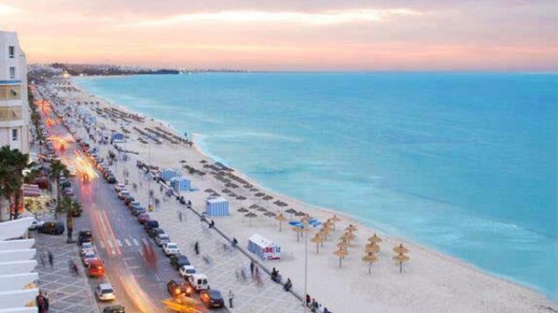 شباب‮ ‬يفضلون المغامرة في‮ ‬قضاء عطلتهم الصيفية‮..!‬