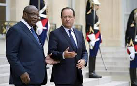 La France et le Mali déterminés à “poursuivre et remporter” le “combat contre le terrorisme”