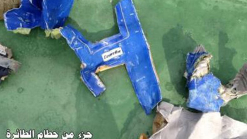 سفينة فرنسية تنضم لفريق البحث عن حطام الطائرة المصرية المنكوبة