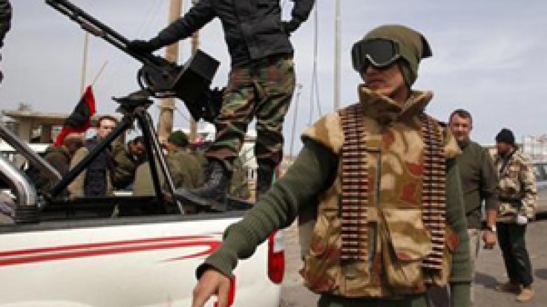 المعارضون الليبيون يتقدمون غربا ويضعون أعينهم على سرت